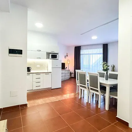 Kamelia 676 Apartment
