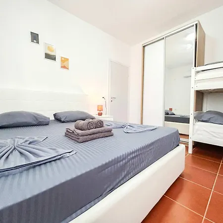 Kamelia 676 Apartment